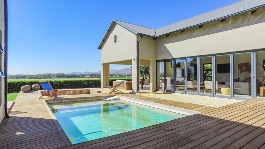 5 Bedroom Property for Sale in The Coves North West